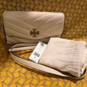 Tory Burch Kira Chevron Chain Wallet - New Cream